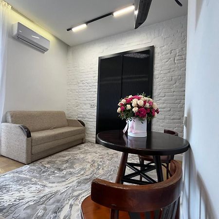 Favorit Apartments 1 Кім Безкоштовна Парковка Центр З Балконом Не Далеко Від Ж Д Вокзалу Звітні Документи 利沃夫 外观 照片