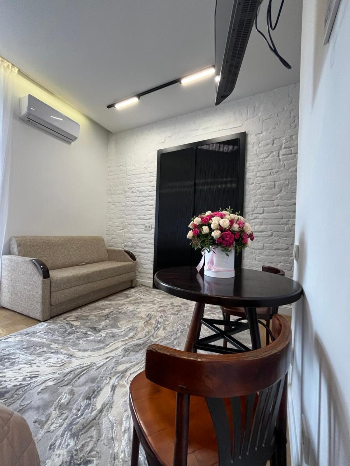 Favorit Apartments 1 Кім Безкоштовна Парковка Центр З Балконом Не Далеко Від Ж Д Вокзалу Звітні Документи 利沃夫 外观 照片