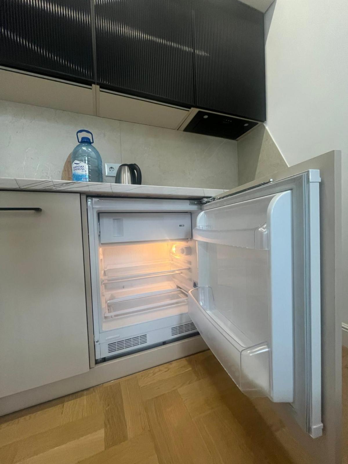 Favorit Apartments 1 Кім Безкоштовна Парковка Центр З Балконом Не Далеко Від Ж Д Вокзалу Звітні Документи 利沃夫 外观 照片