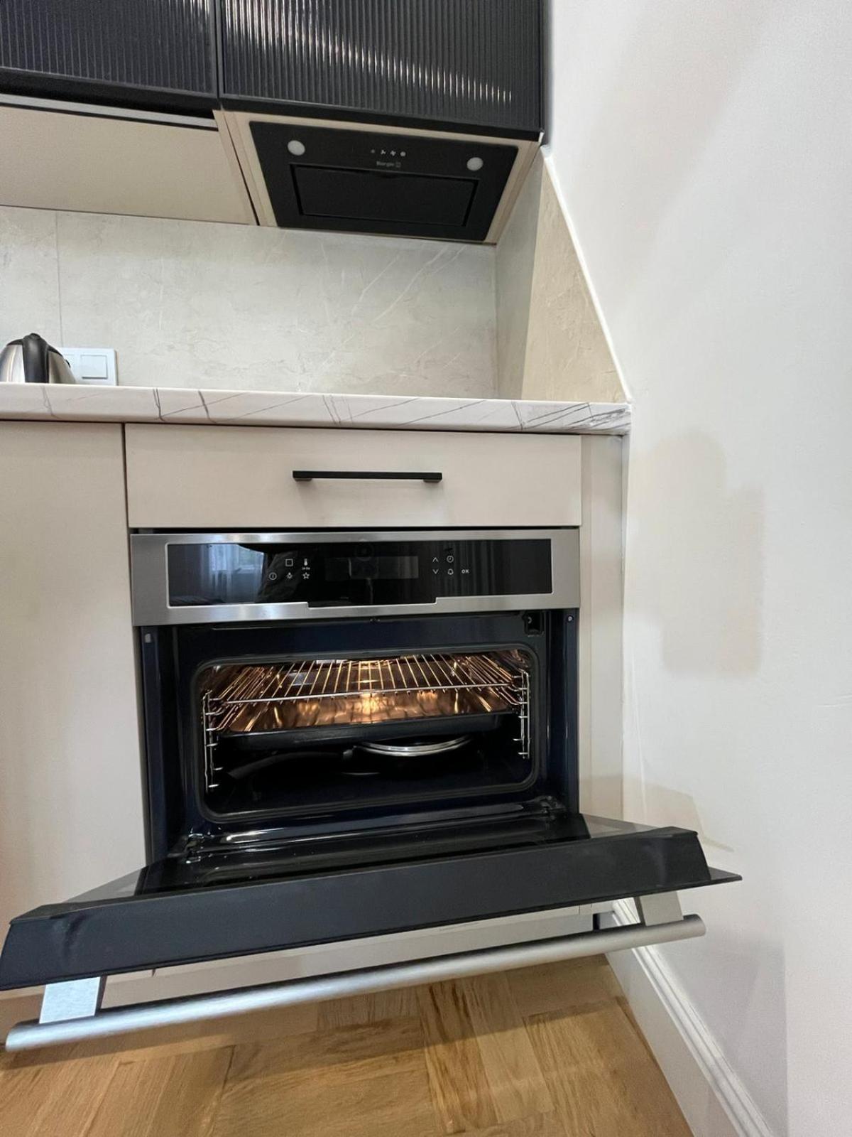 Favorit Apartments 1 Кім Безкоштовна Парковка Центр З Балконом Не Далеко Від Ж Д Вокзалу Звітні Документи 利沃夫 外观 照片