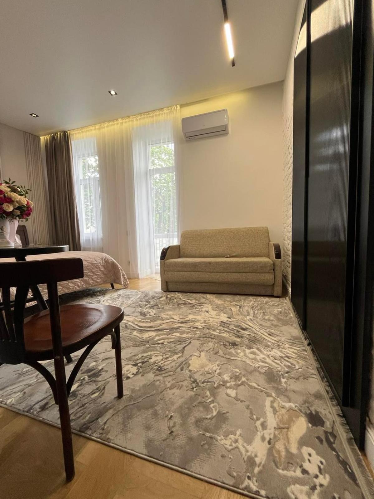 Favorit Apartments 1 Кім Безкоштовна Парковка Центр З Балконом Не Далеко Від Ж Д Вокзалу Звітні Документи 利沃夫 外观 照片